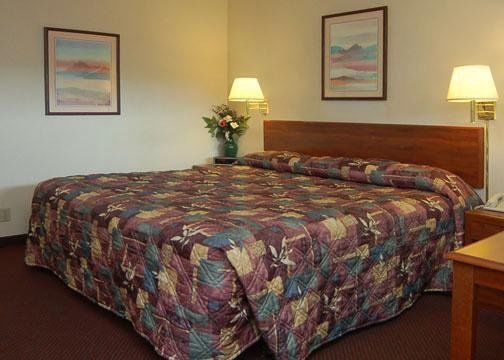 Econo Lodge Pratt Room photo