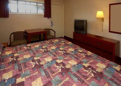 Econo Lodge Pratt Room photo